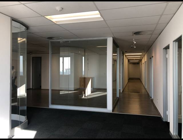1,399M² OFFICE TO LET IN SANDHURST